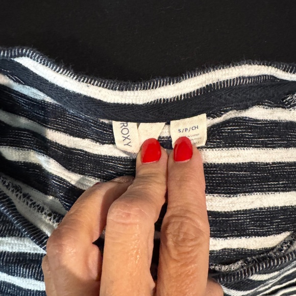 ROXY black and white striped pullover cotton knit top Size Small/Medium EUC - Picture 4 of 5